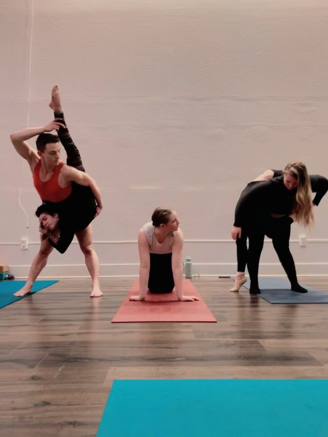 I love this cute little end-of-Contortion-Sequencing-workshop photo tonight. The community, Coach Stephanie’s sweet voice, the clear communication between each other. Gosh, this place really is magical. ✨❣️ ✨

@stephaniecadd @lydiajaay @marcbmyron @mxss.agatha.angina